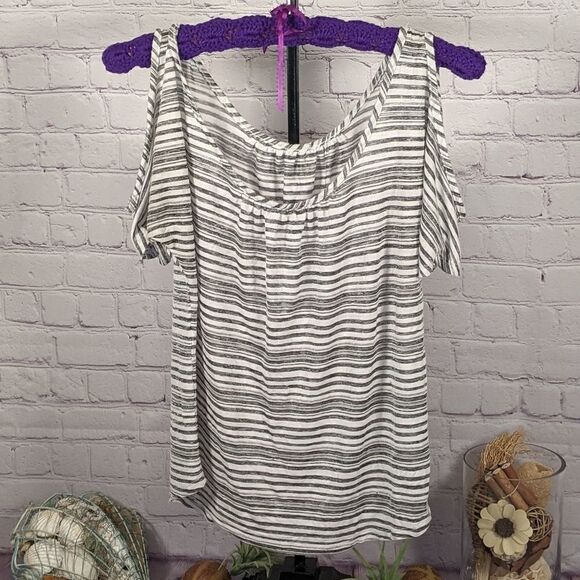 Striped Cold Shoulder Short Sleeve Top - Picture 2 of 3